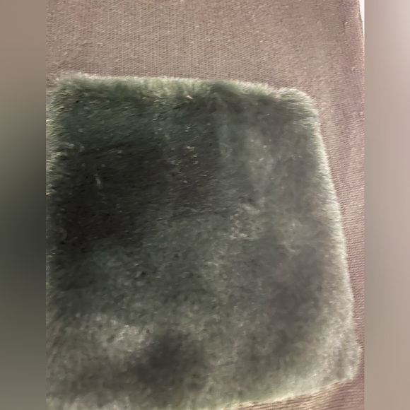 Lafayette 148 size XL cotton/cashmere blend sweater vest with faux fur pockets. - Picture 5 of 7